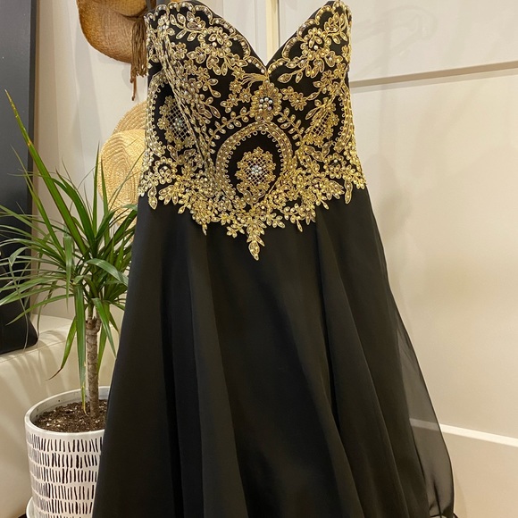 BouBou size XXS short strapless prom/dance dress. Worn once! Amazing condition. - Picture 2 of 5
